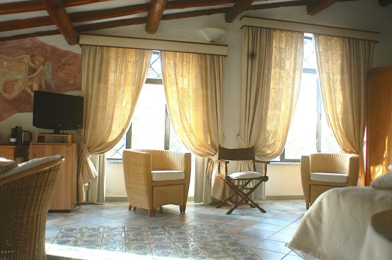 Hotel Villa Clementina Браччано Экстерьер фото